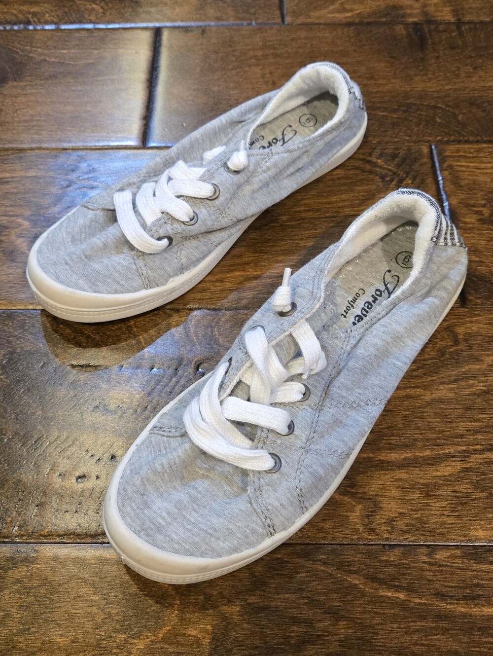 NWOT Forever Comfort Slip On Sneaker Size 6 Gray